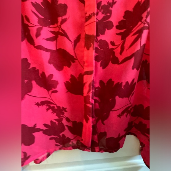 Lumiere Tops Floral Raspberry Color Button Up Blouse (M) - Picture 5 of 10